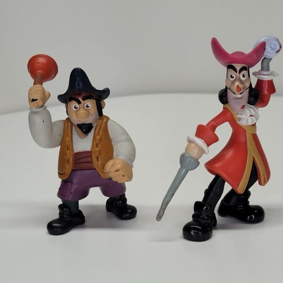 Sharky & Crochet Jake And The NEVERLAND Pirates Disney 3” Action Figure PVC Rare - Picture 1 of 3